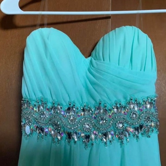 Formal gown / prom dress - Picture 3 of 5